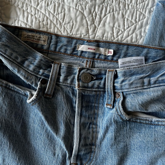 Levi’s wedgie straight Jean - Picture 2 of 5